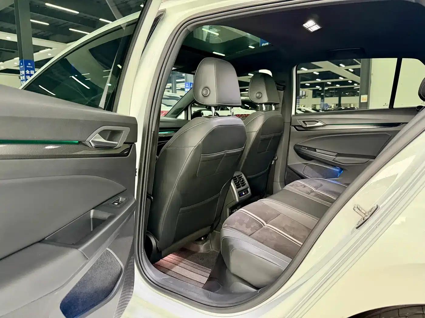 2023 Golf 280TSI DSG R-Line Lite — миниатюра 5