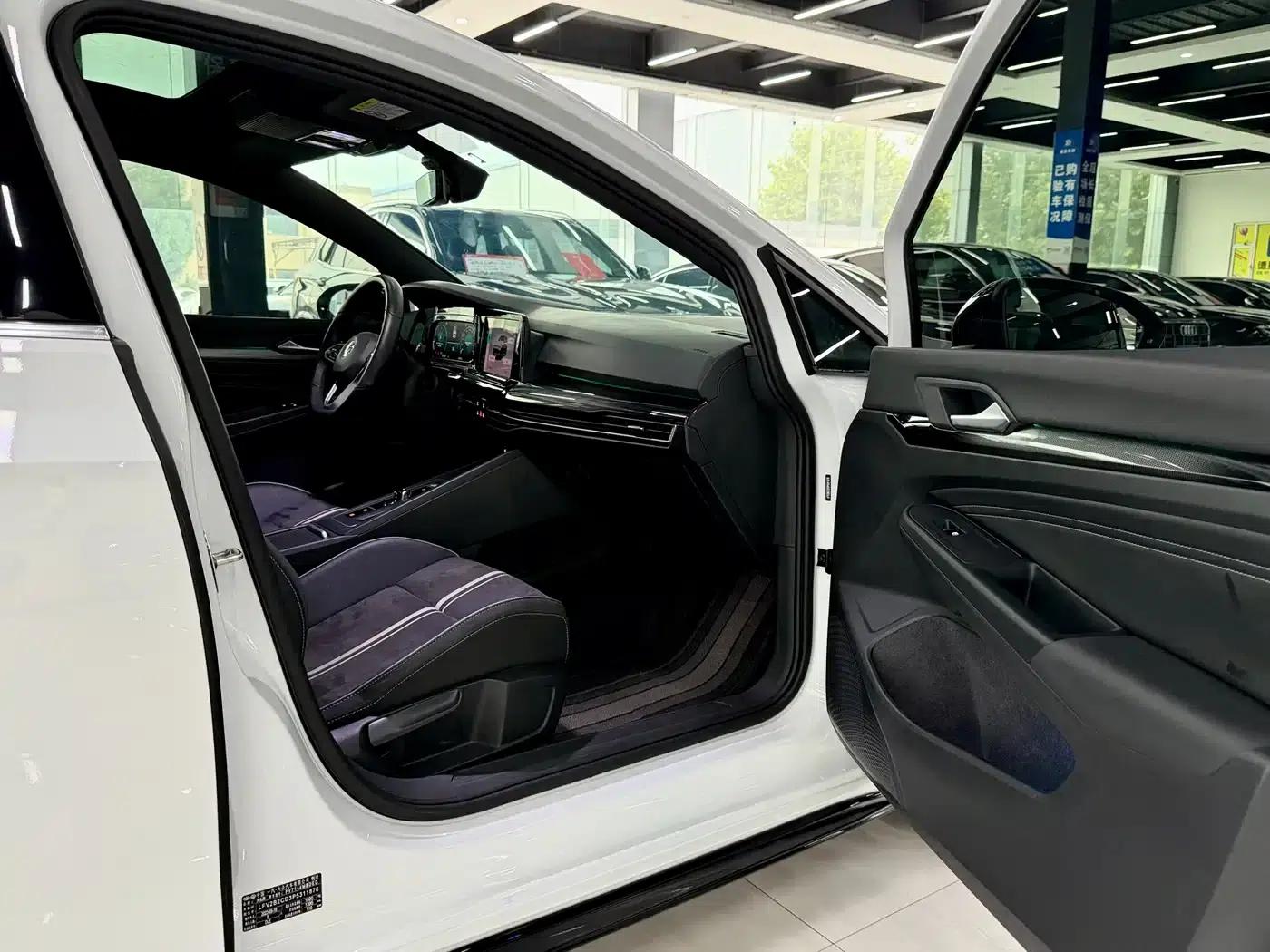 2023 Golf 280TSI DSG R-Line Lite — миниатюра 8