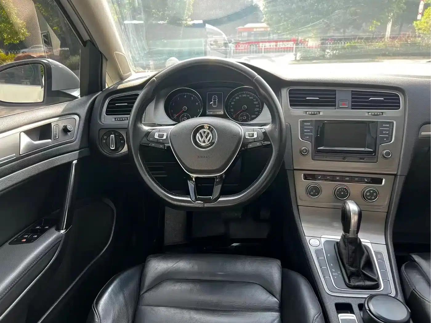 2015 Golf 1.4TSI Automatic Luxury — миниатюра 11