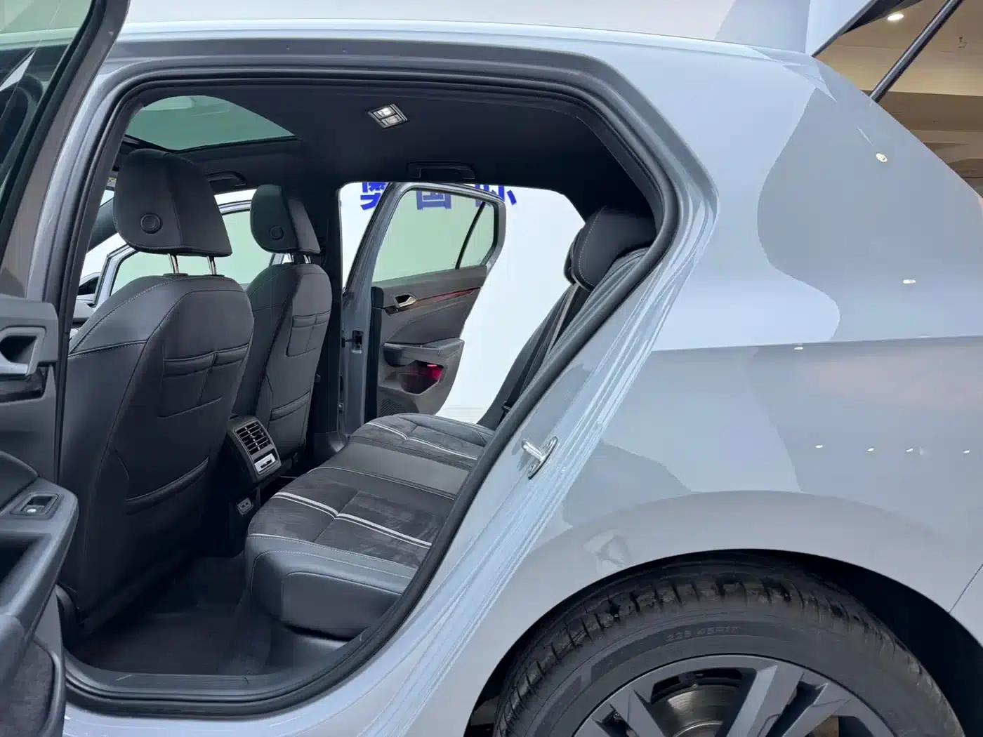 2023 Golf 280TSI DSG R-Line Lite — миниатюра 13