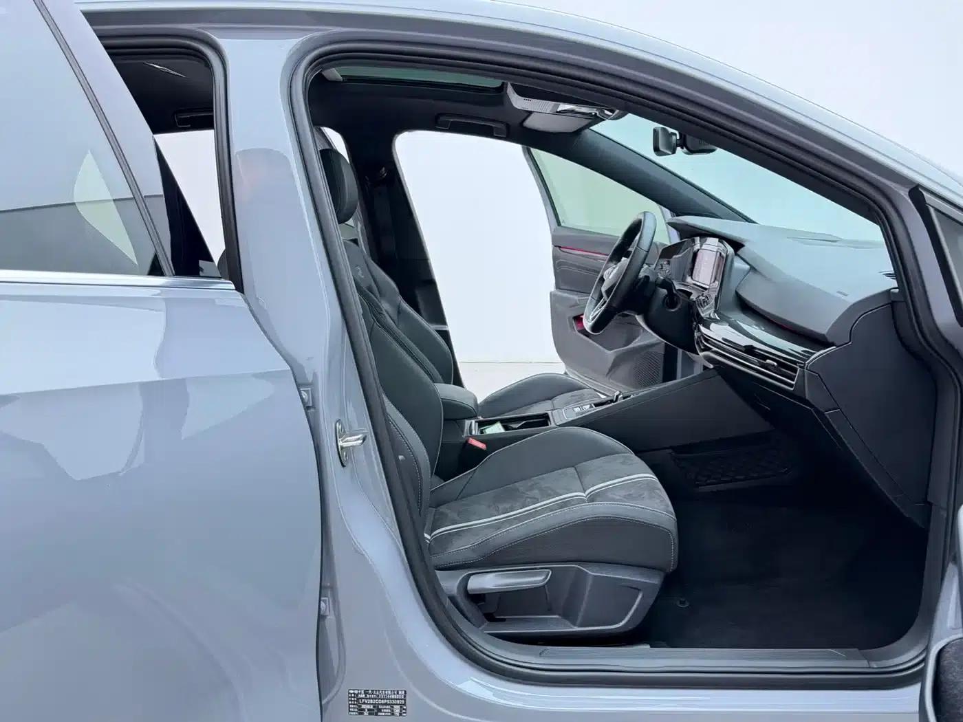 2023 Golf 280TSI DSG R-Line Lite — миниатюра 14