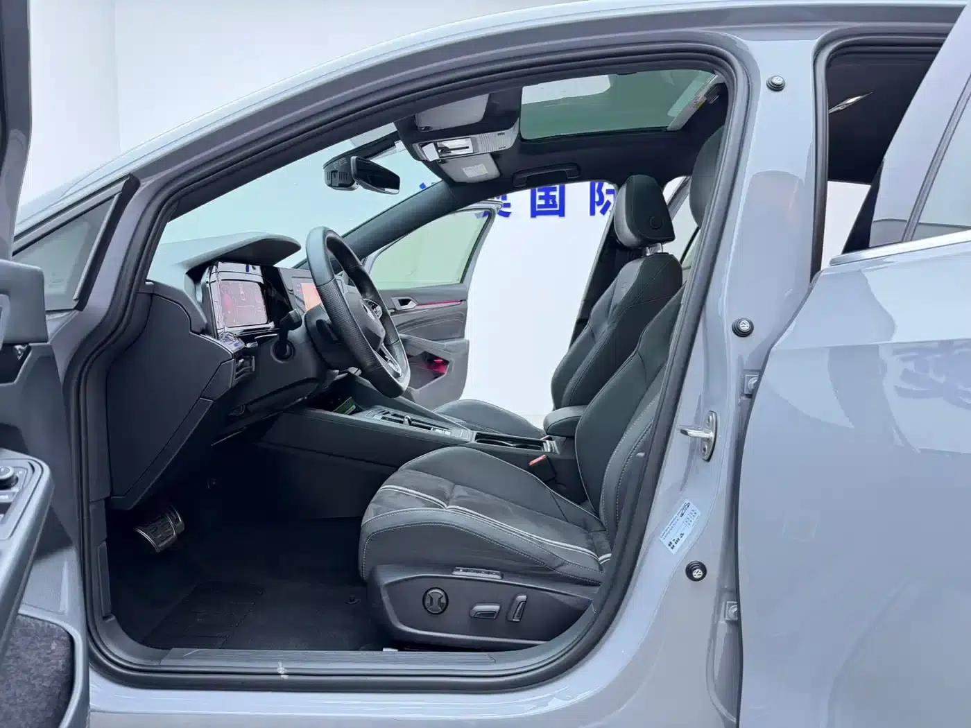 2023 Golf 280TSI DSG R-Line Lite — миниатюра 5