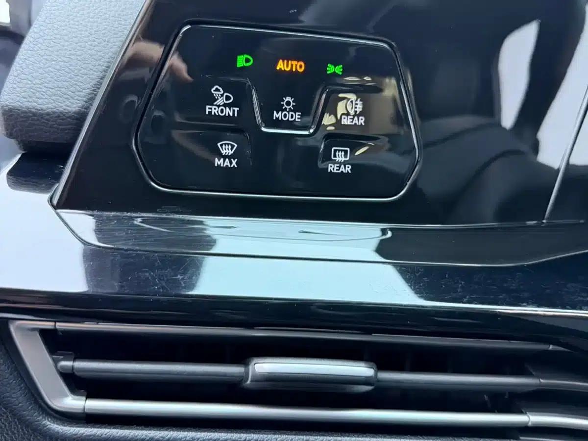 2023 Golf 280TSI DSG R-Line Lite — миниатюра 6