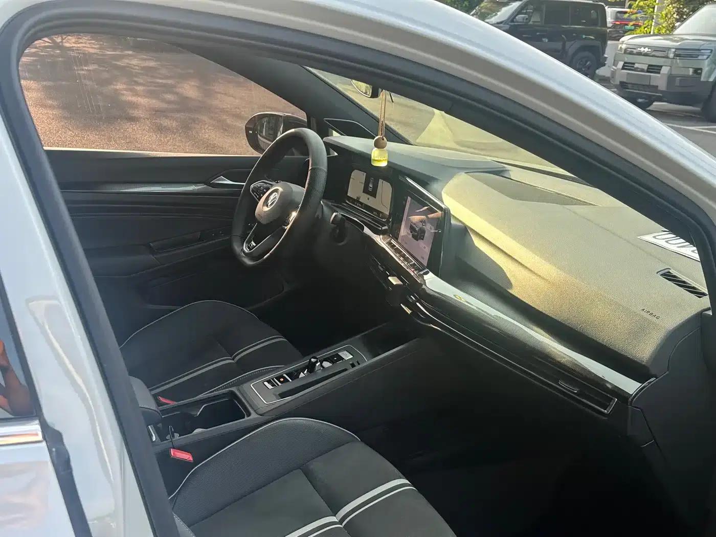2021 Golf 280TSI DSG 30th Anniversary Edition — миниатюра 11