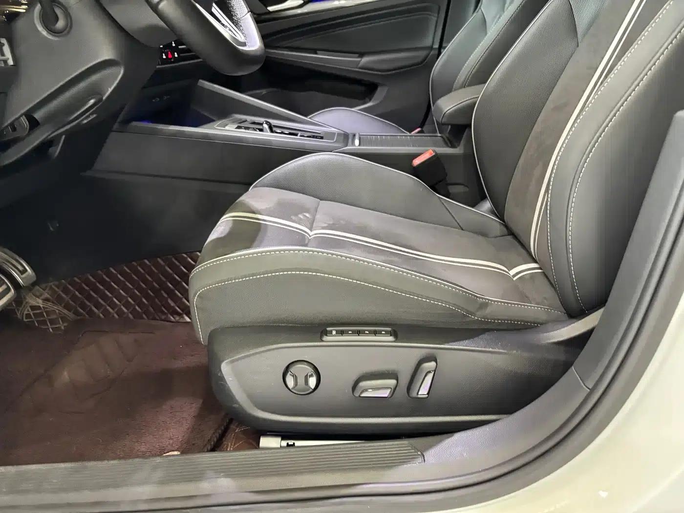 2023 Golf 280TSI DSG R-Line Lite — миниатюра 12