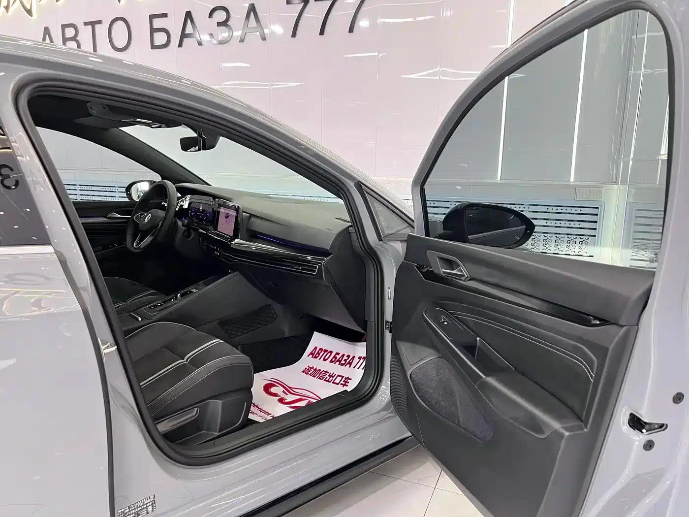2023 Golf 280TSI DSG R-Line Lite — миниатюра 18