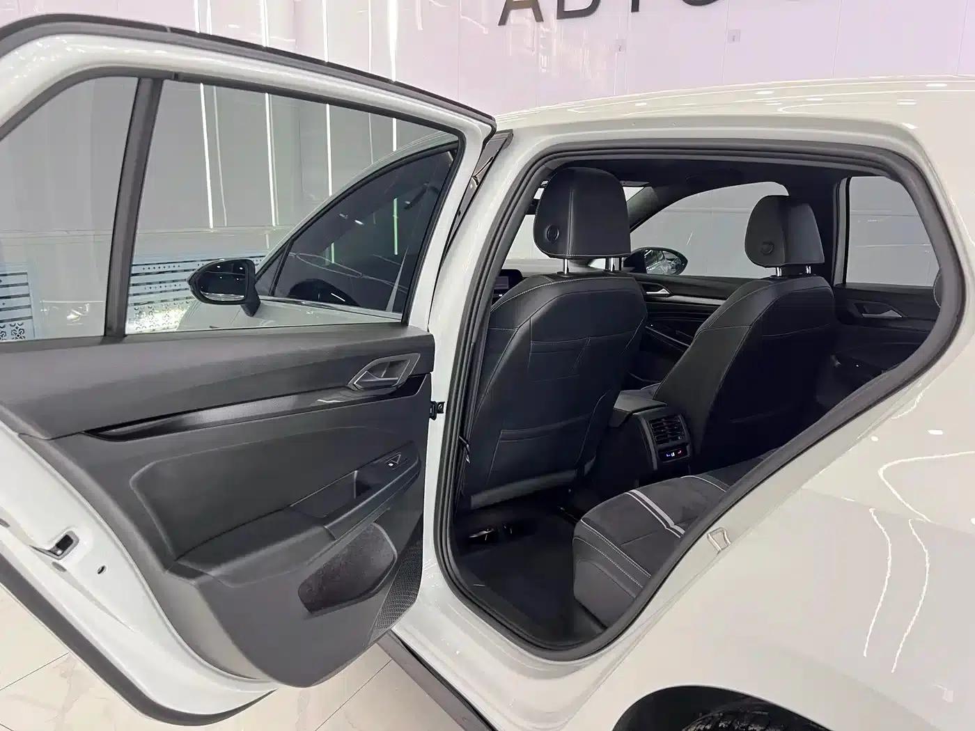 2023 Golf 280TSI DSG R-Line Lite — миниатюра 11
