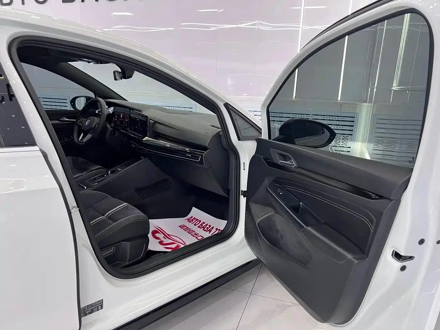 2023 Golf 280TSI DSG R-Line Lite — миниатюра 18