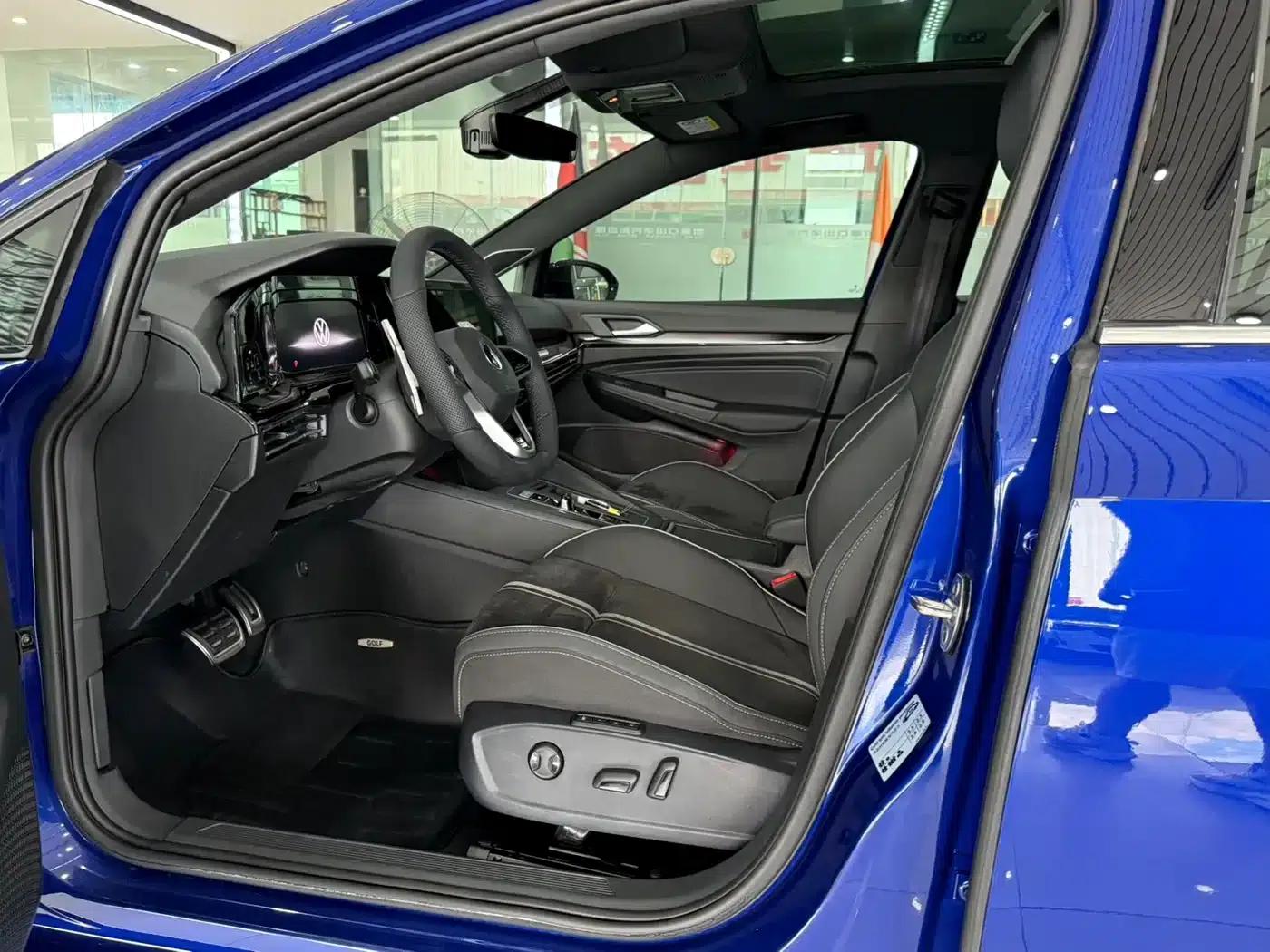 2023 Golf 280TSI DSG R-Line — миниатюра 7