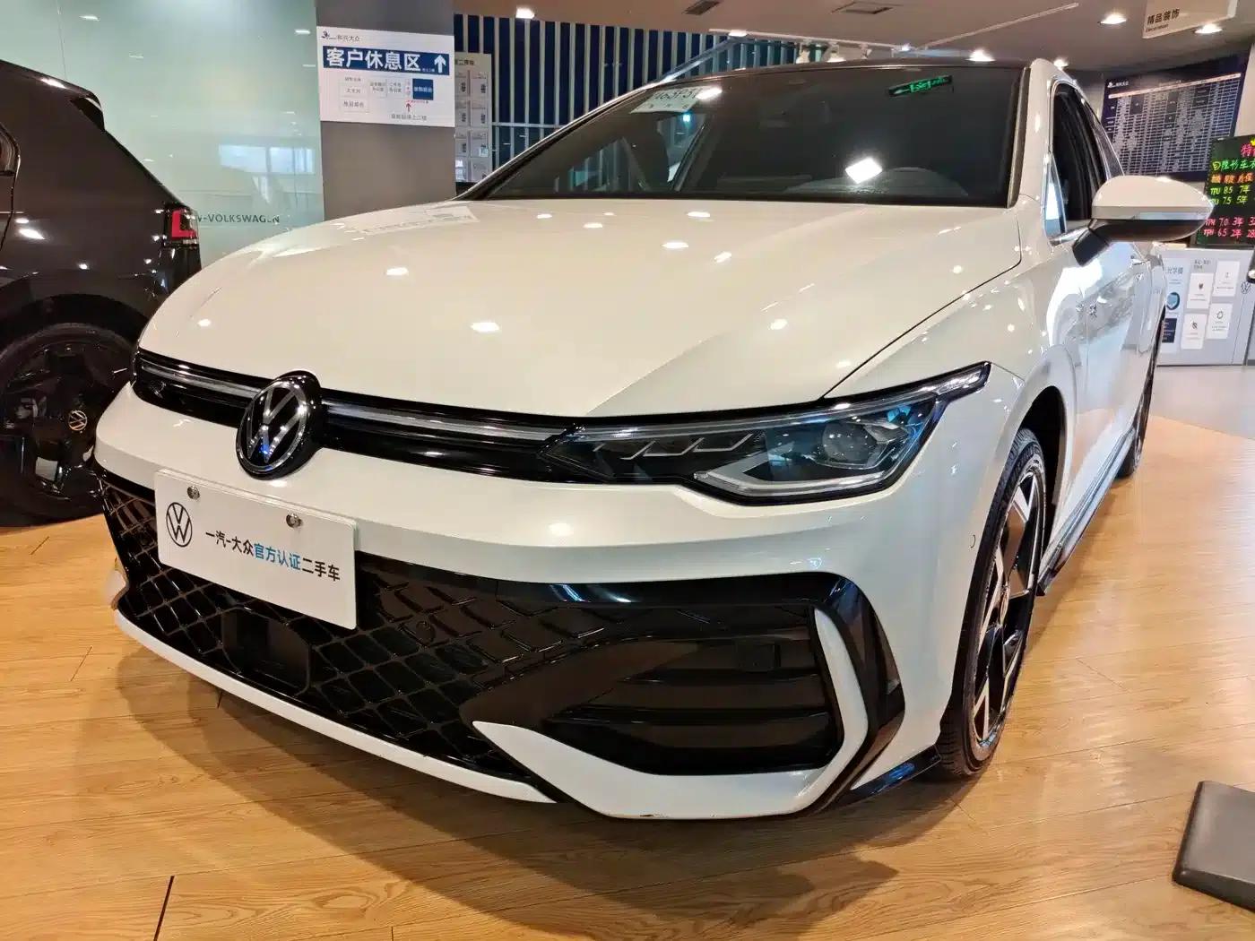 2025 Golf 300TSI R-Line — миниатюра 1