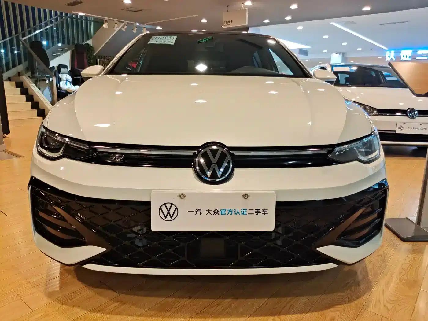 2025 Golf 300TSI R-Line — миниатюра 2