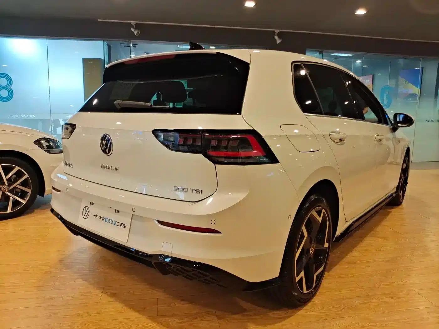2025 Golf 300TSI R-Line — миниатюра 3
