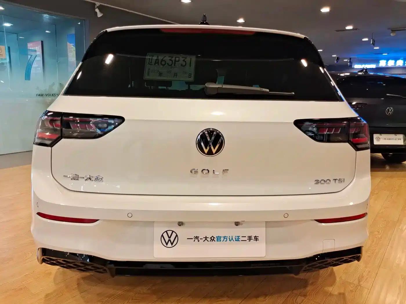 2025 Golf 300TSI R-Line — миниатюра 4