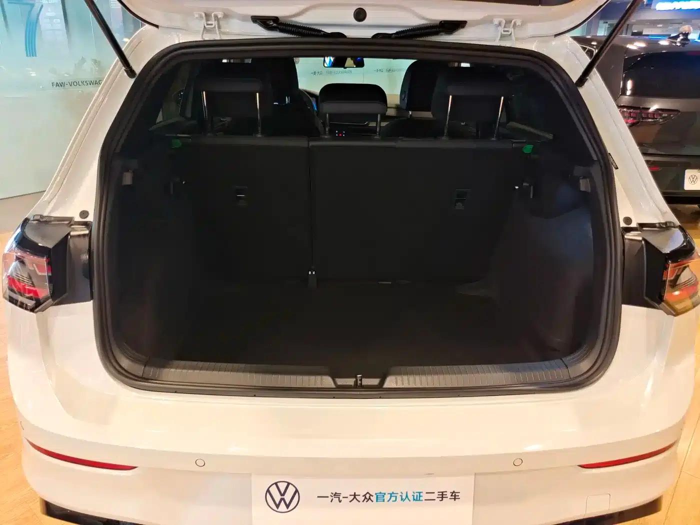2025 Golf 300TSI R-Line — миниатюра 10