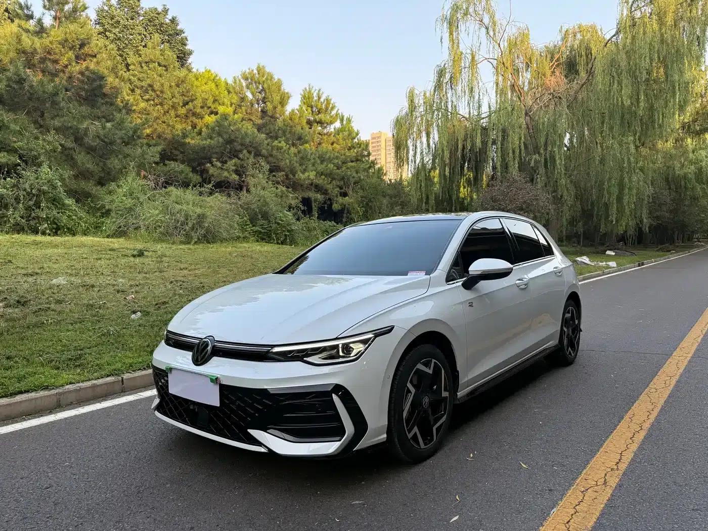 2025 Golf 300TSI R-Line — миниатюра 1
