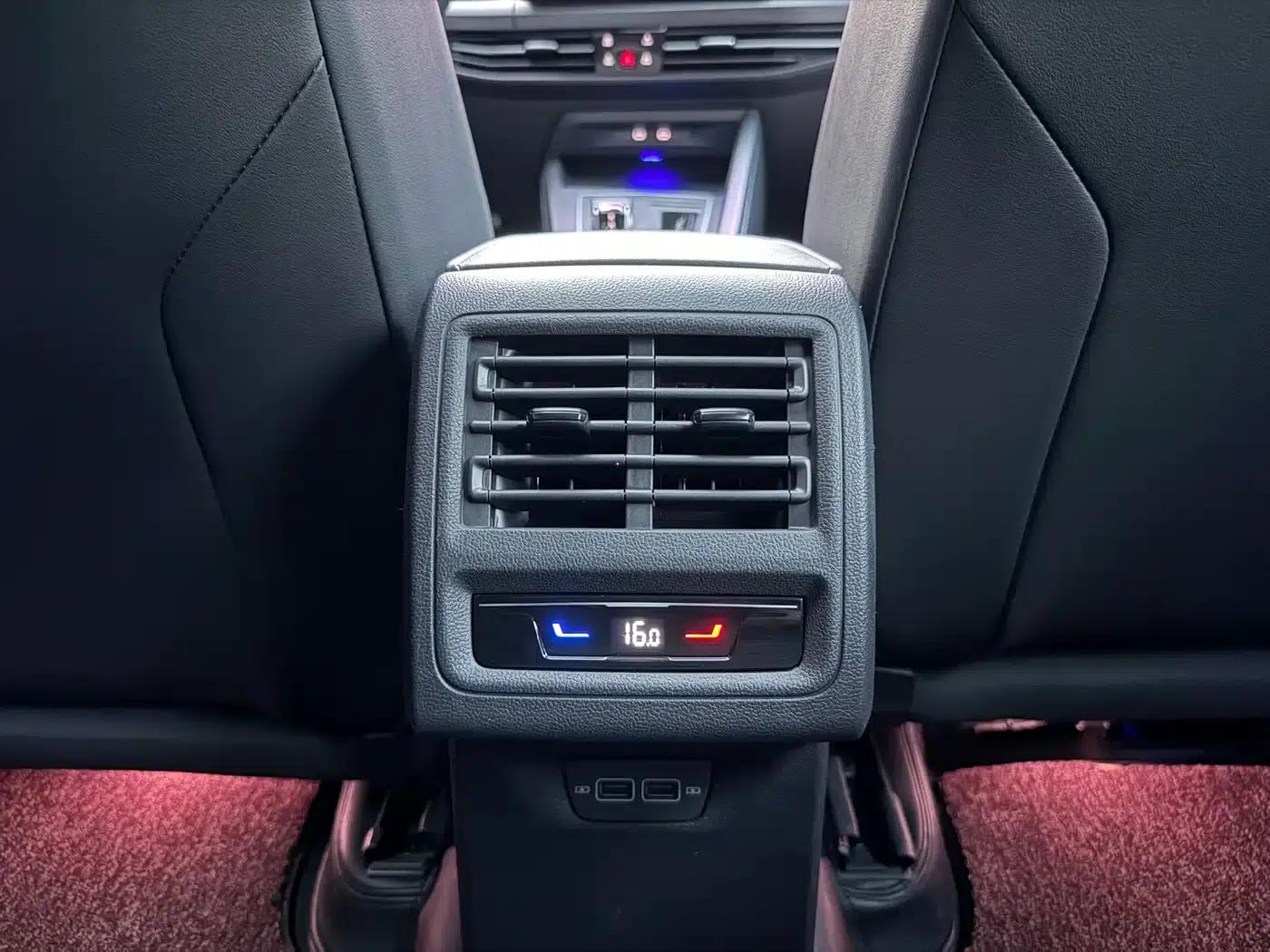 2025 Golf 300TSI R-Line — миниатюра 14