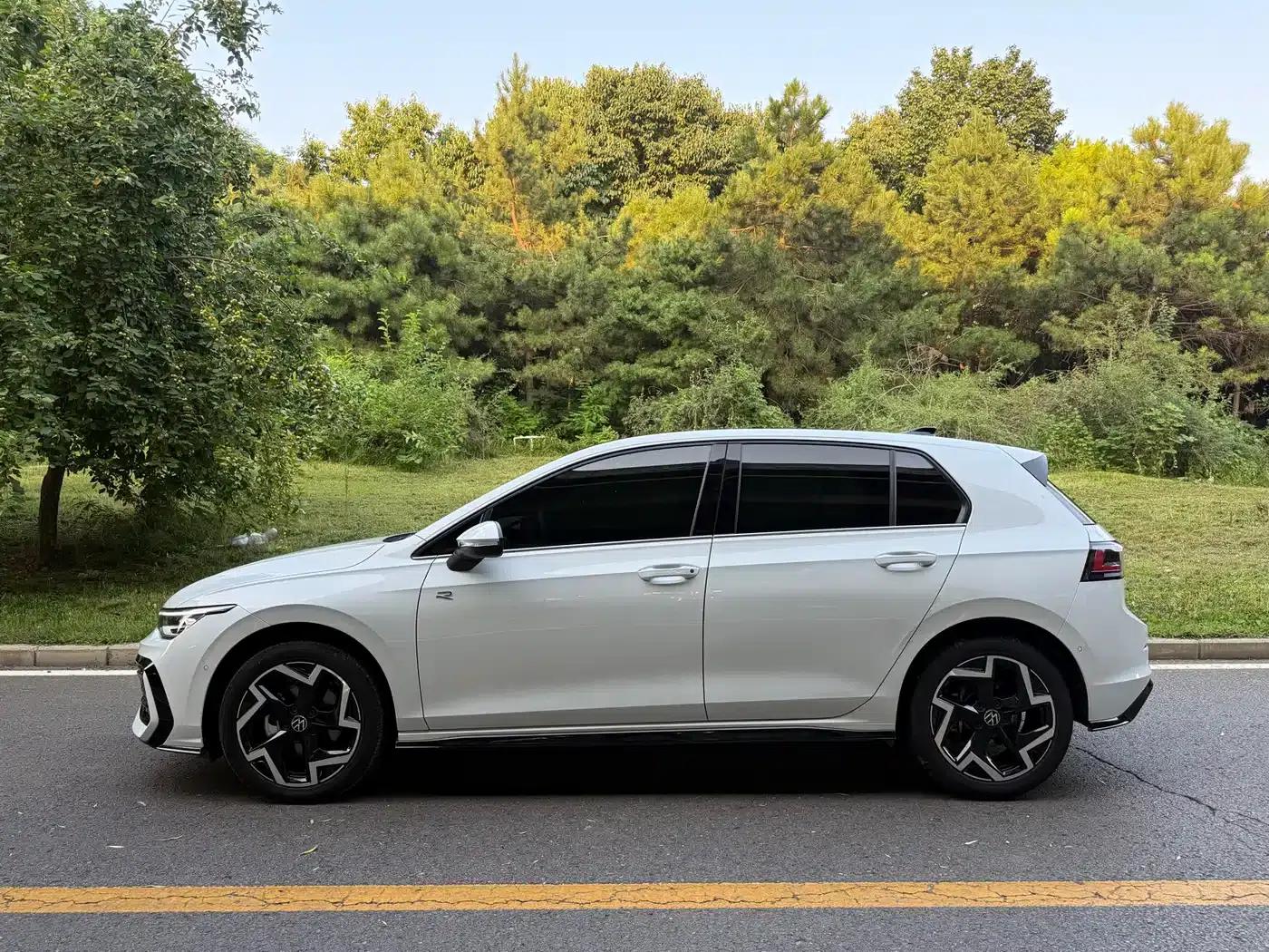 2025 Golf 300TSI R-Line — миниатюра 3