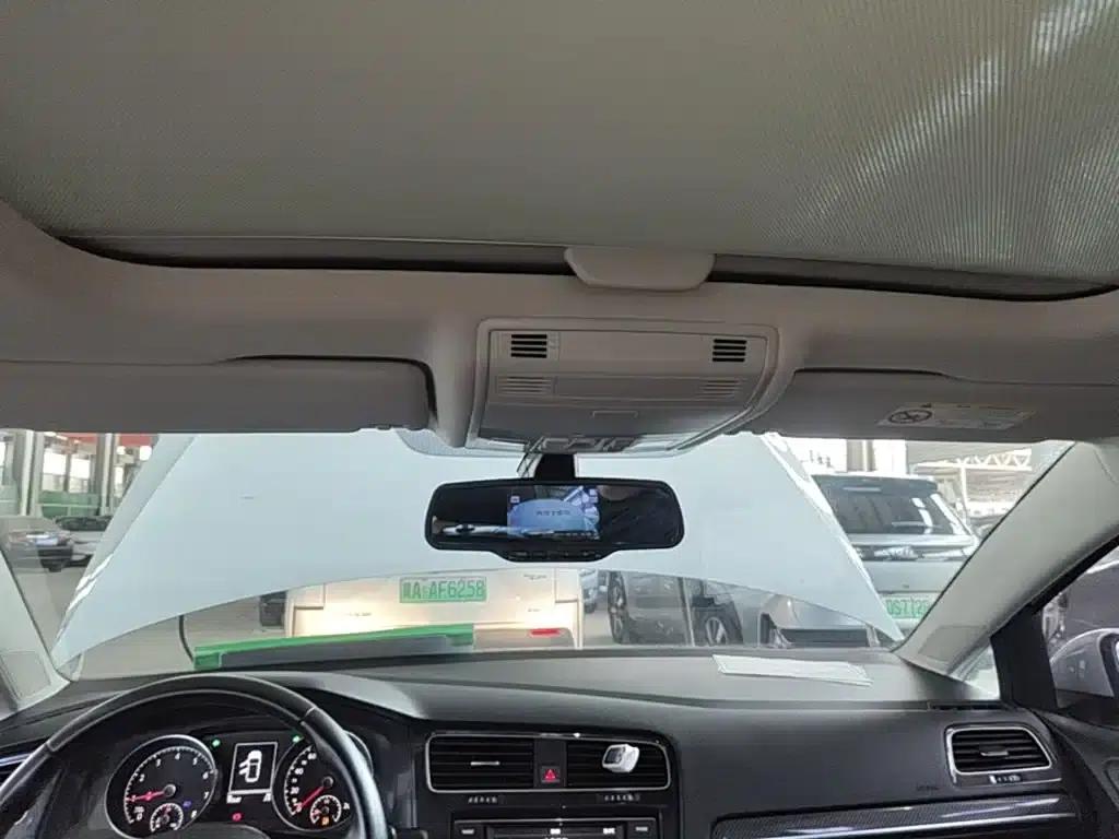 2018 Golf 230TSI Automatic Luxury — миниатюра 18