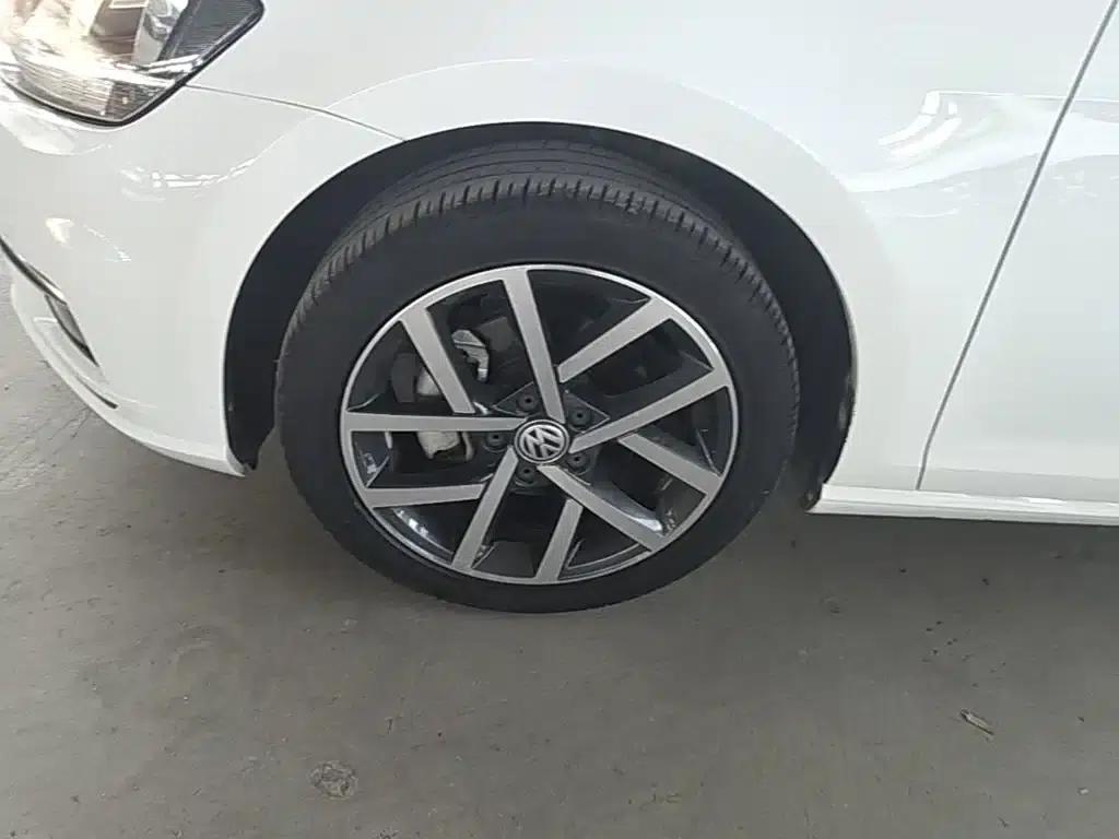 2018 Golf 230TSI Automatic Luxury — миниатюра 23