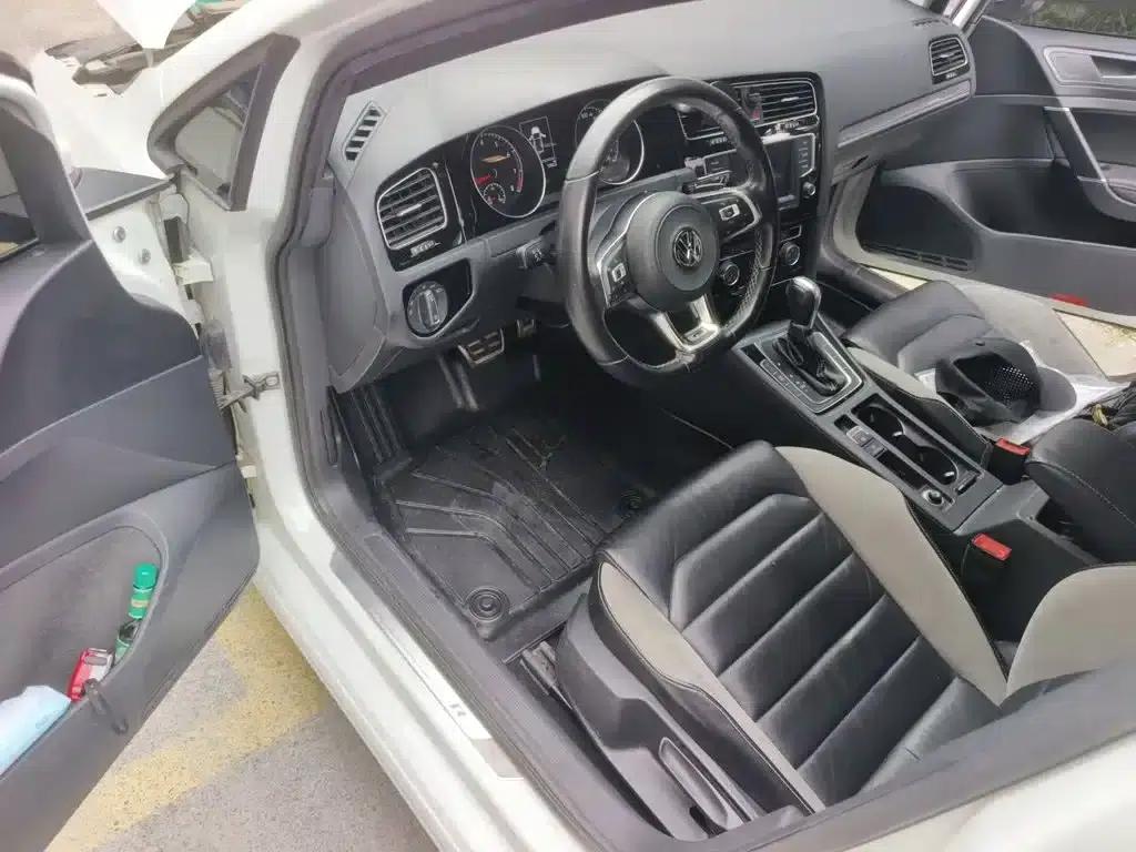 2017 Golf 280TSI Automatic R-Line Millionth Unit Edition — миниатюра 14
