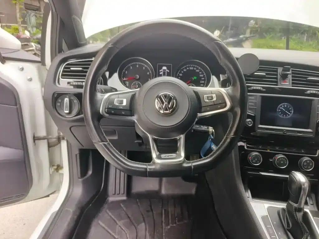 2017 Golf 280TSI Automatic R-Line Millionth Unit Edition — миниатюра 3