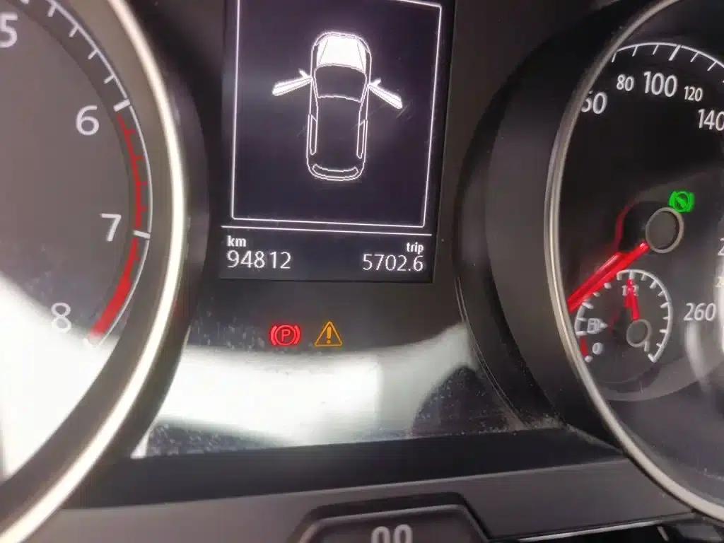 2017 Golf 280TSI Automatic R-Line Millionth Unit Edition — миниатюра 5