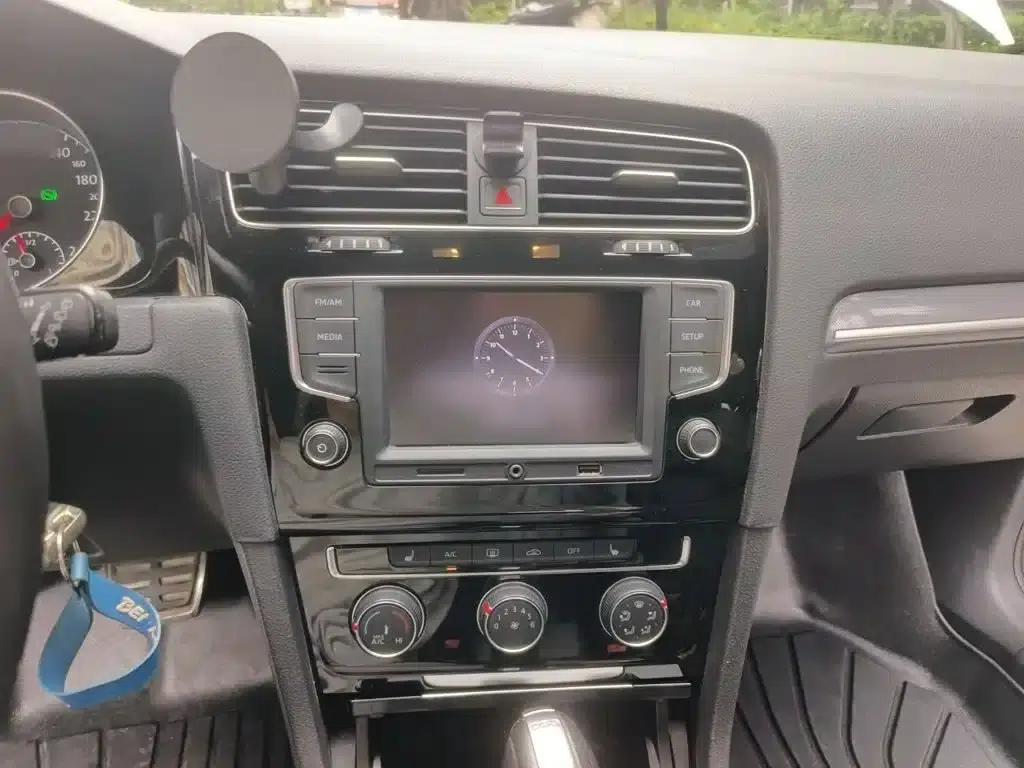 2017 Golf 280TSI Automatic R-Line Millionth Unit Edition — миниатюра 6