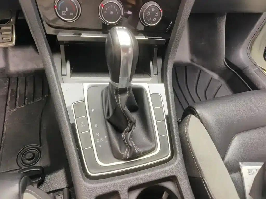 2017 Golf 280TSI Automatic R-Line Millionth Unit Edition — миниатюра 7