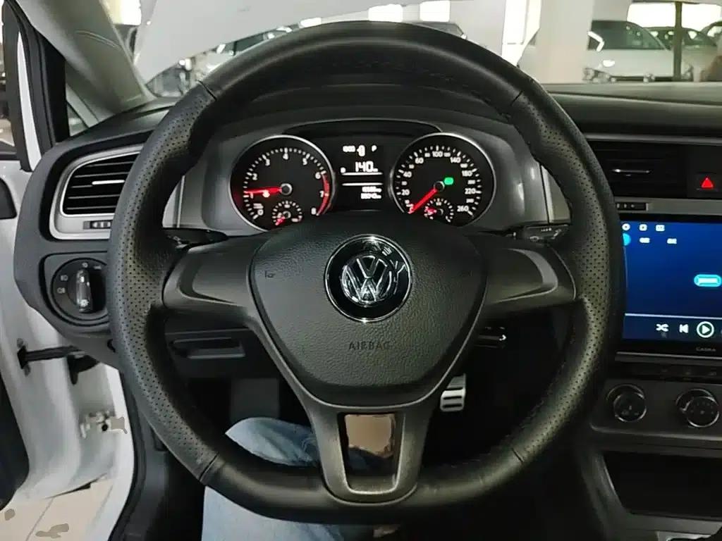 2014 Golf 1.6L Automatic Fashion Edition — миниатюра 11