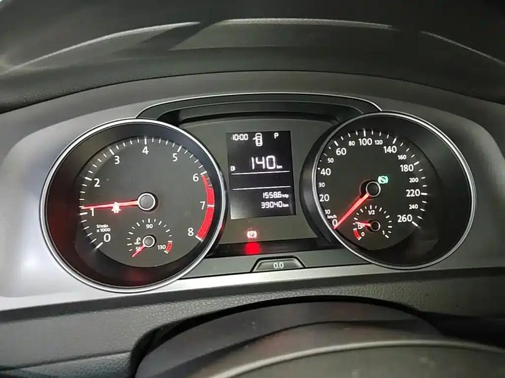 2014 Golf 1.6L Automatic Fashion Edition — миниатюра 12