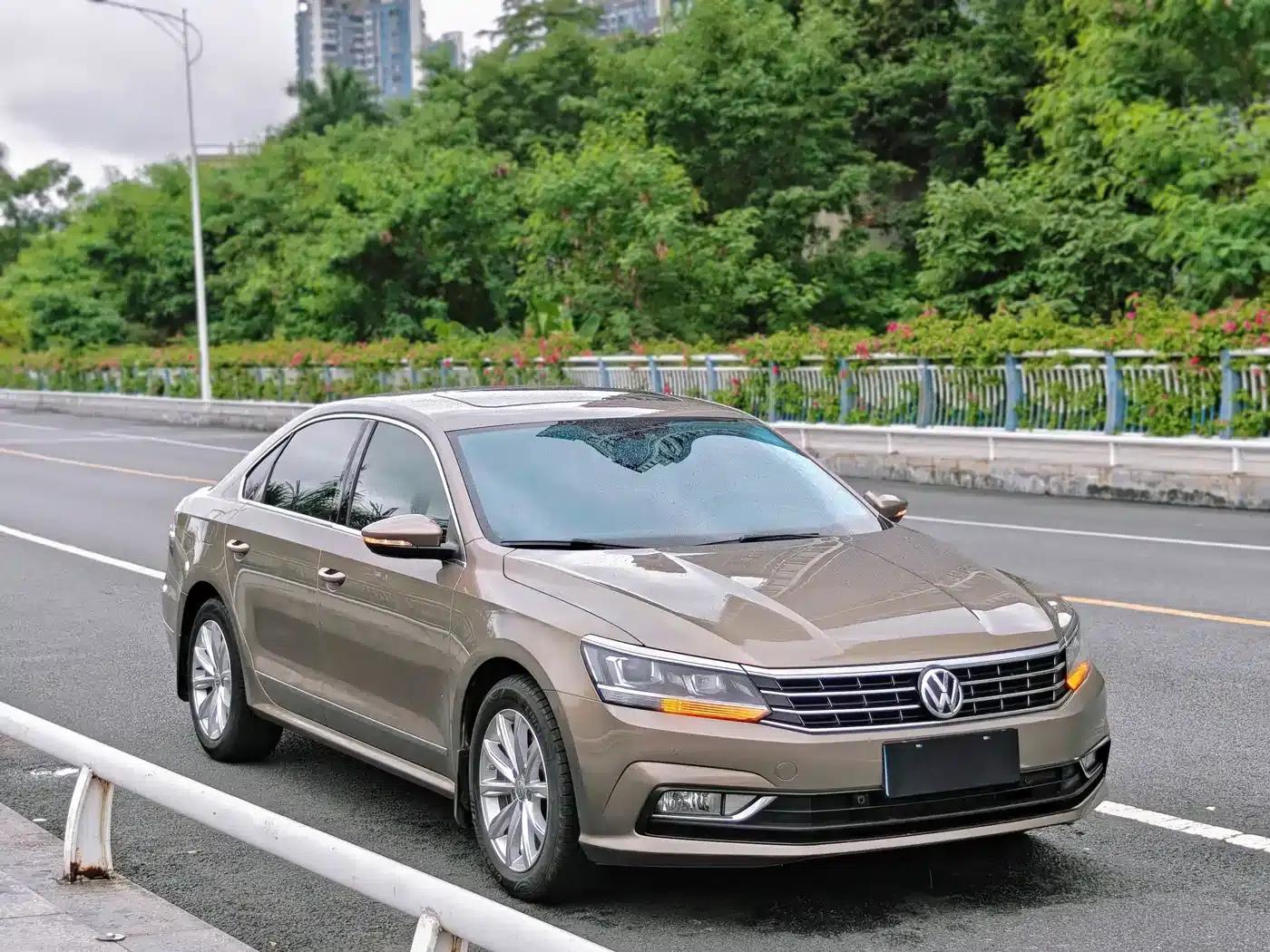 2017 Passat 330TSI DSG Premium Edition — миниатюра 1