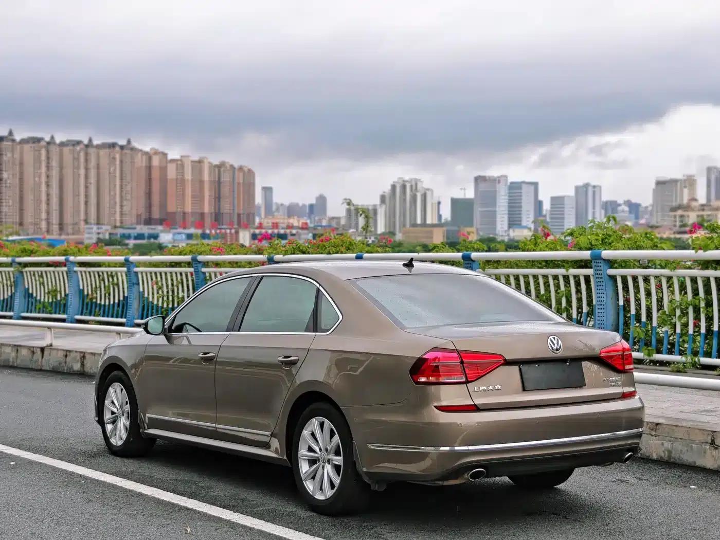 2017 Passat 330TSI DSG Premium Edition — миниатюра 4