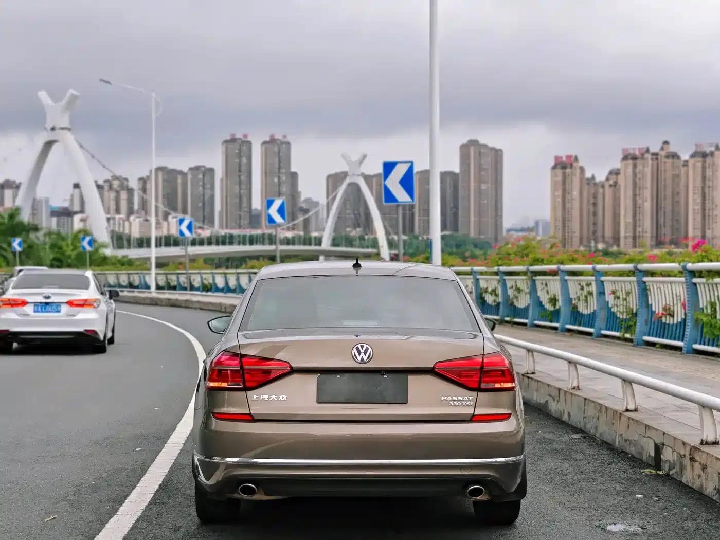 2017 Passat 330TSI DSG Premium Edition — миниатюра 5
