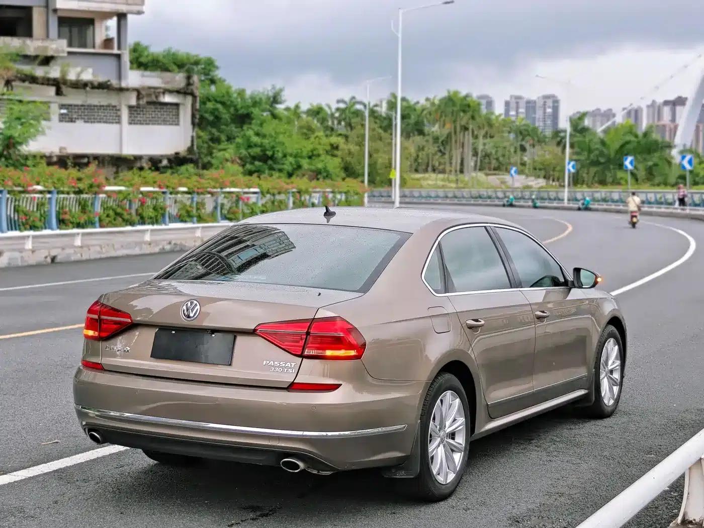 2017 Passat 330TSI DSG Premium Edition — миниатюра 6
