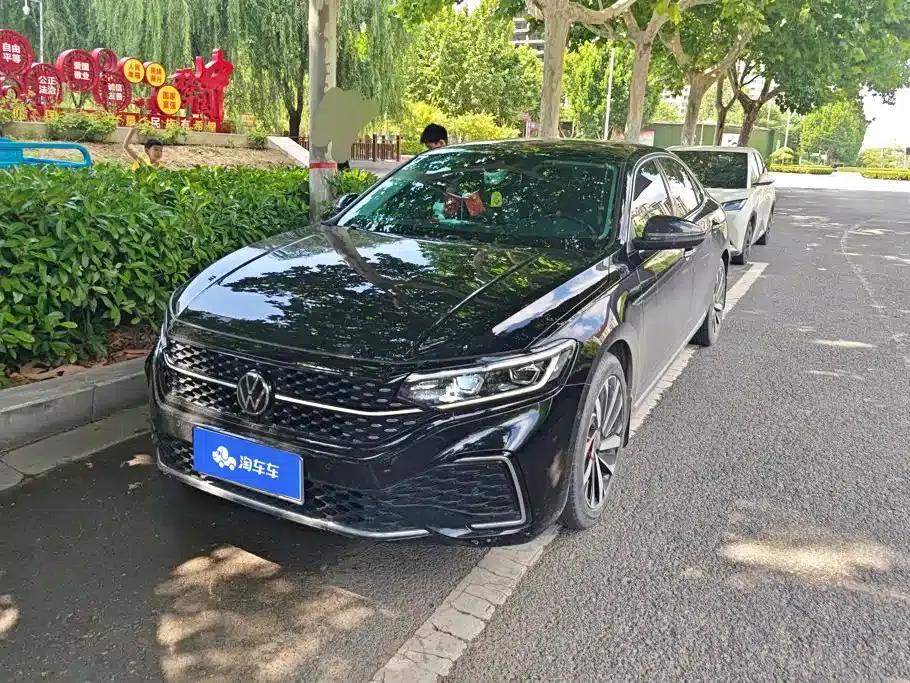 2022 Volkswagen Passat 330TSI Starry Sky Luxury Edition — миниатюра 1