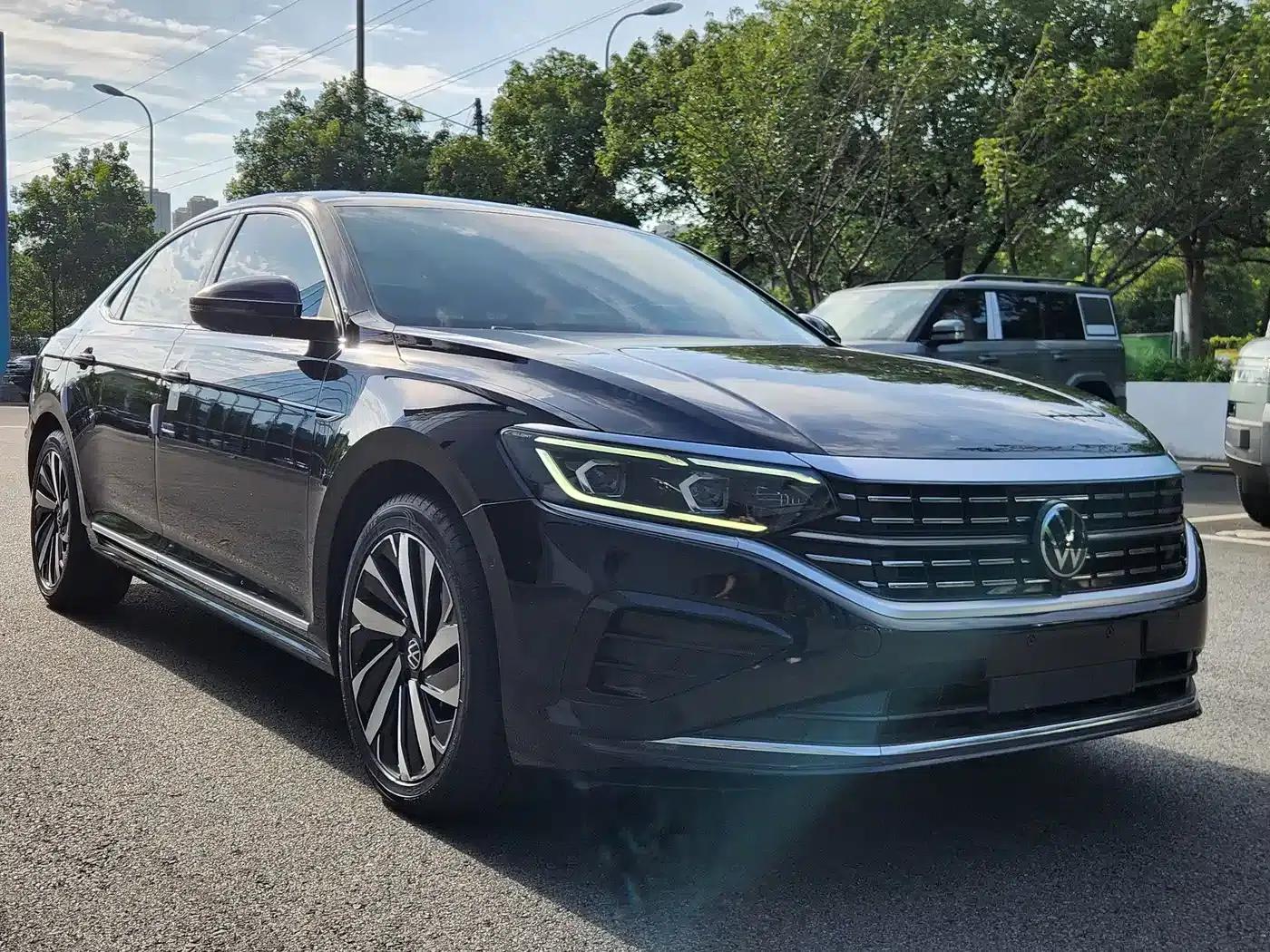 2022 Passat 330TSI Luxury Edition — миниатюра 1