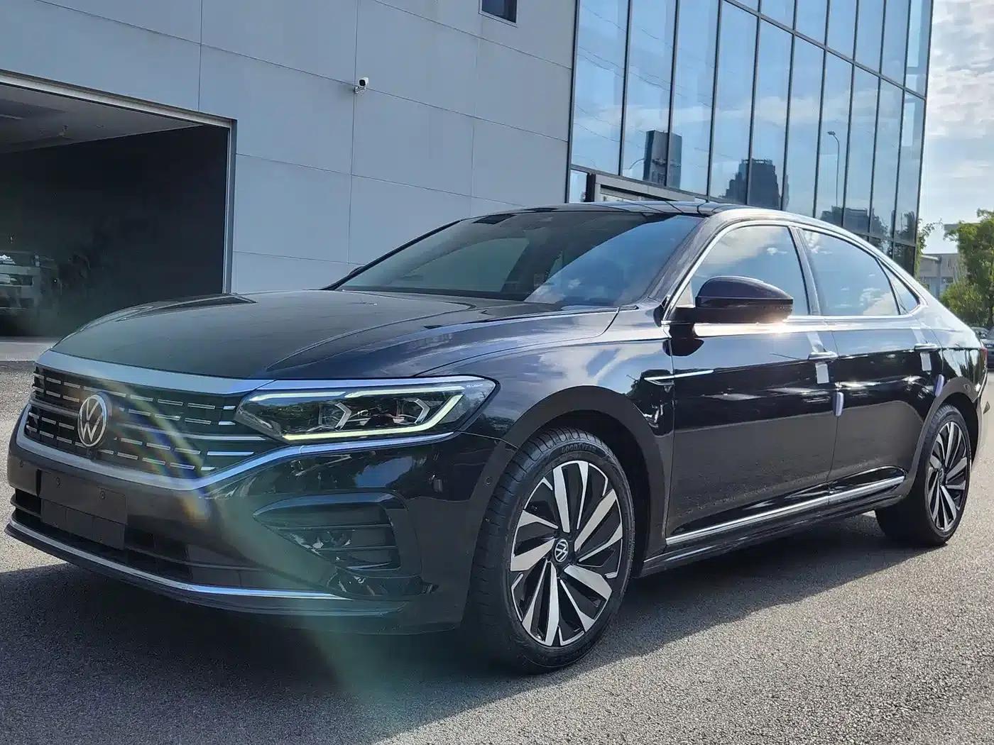 2022 Passat 330TSI Luxury Edition — миниатюра 3
