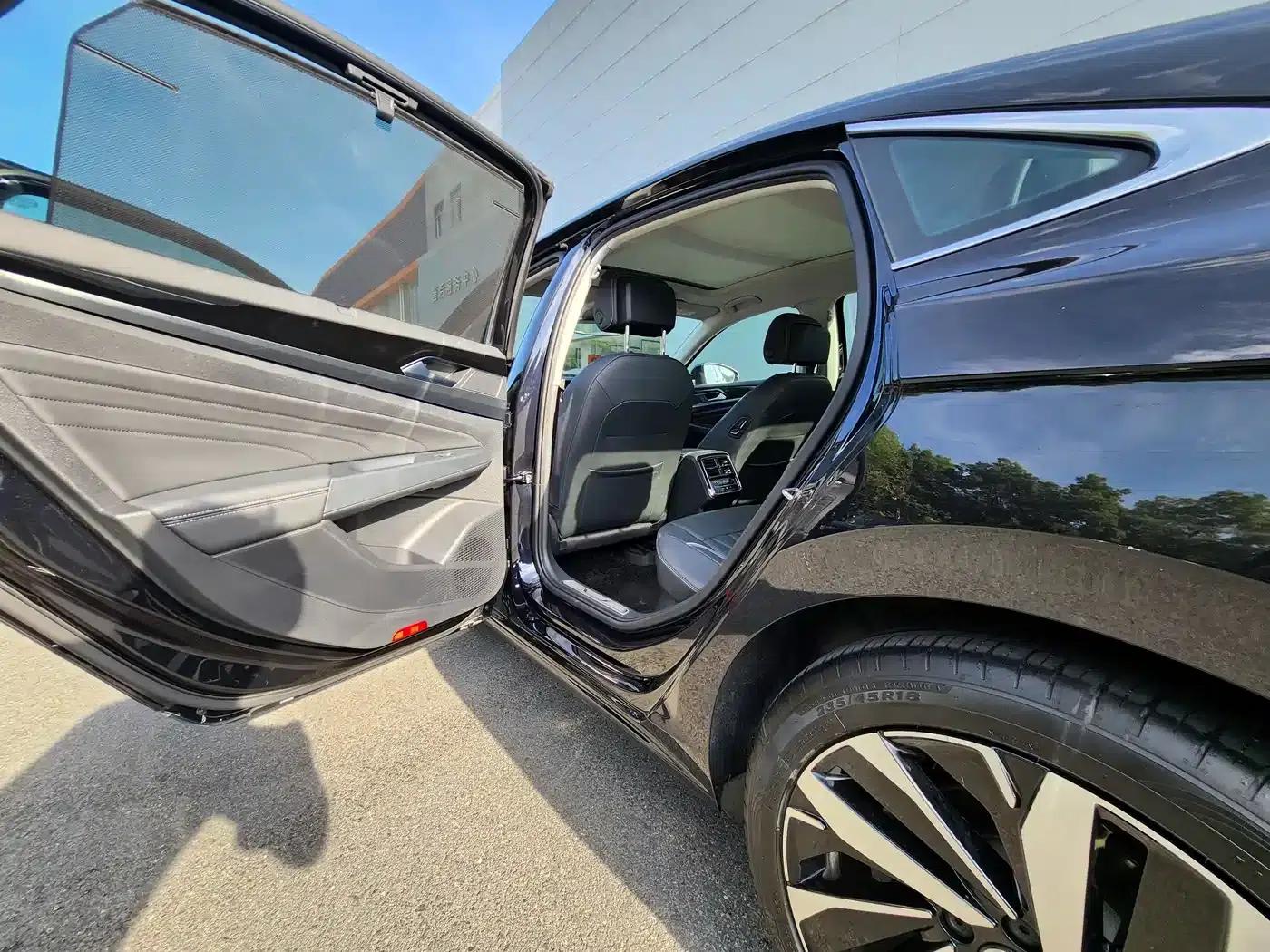 2022 Passat 330TSI Luxury Edition — миниатюра 9
