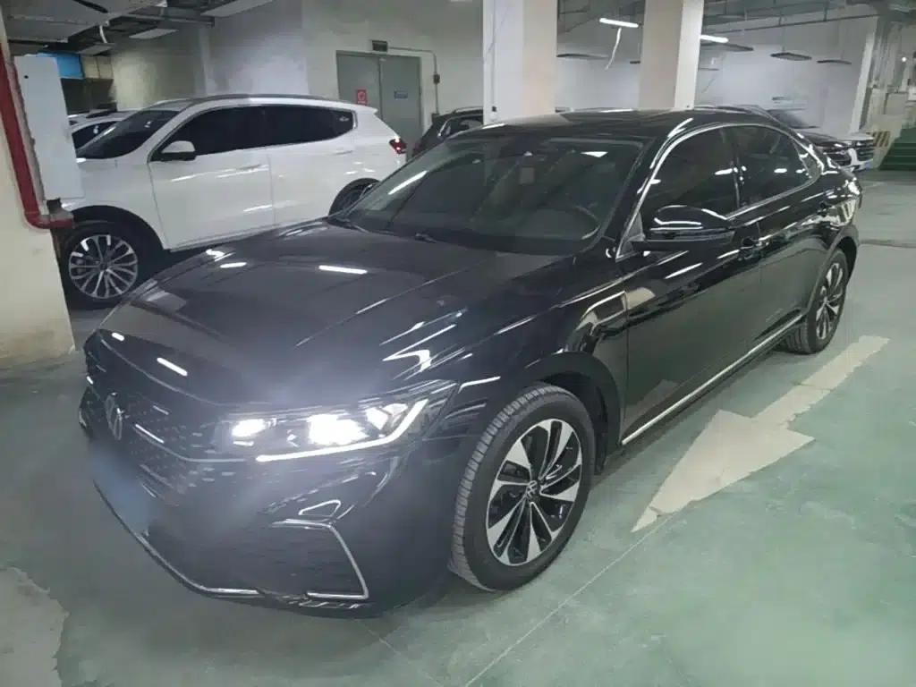 2023 Volkswagen Passat 330TSI Starry Sky Elite Edition — миниатюра 1