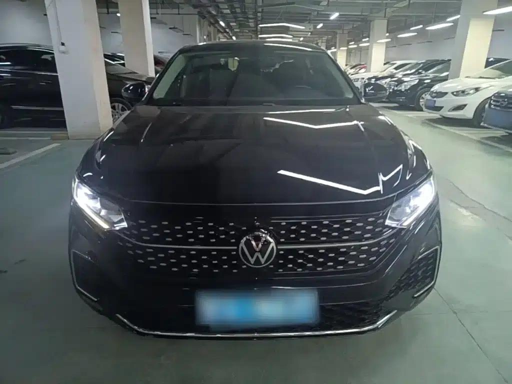 2023 Volkswagen Passat 330TSI Starry Sky Elite Edition — миниатюра 3
