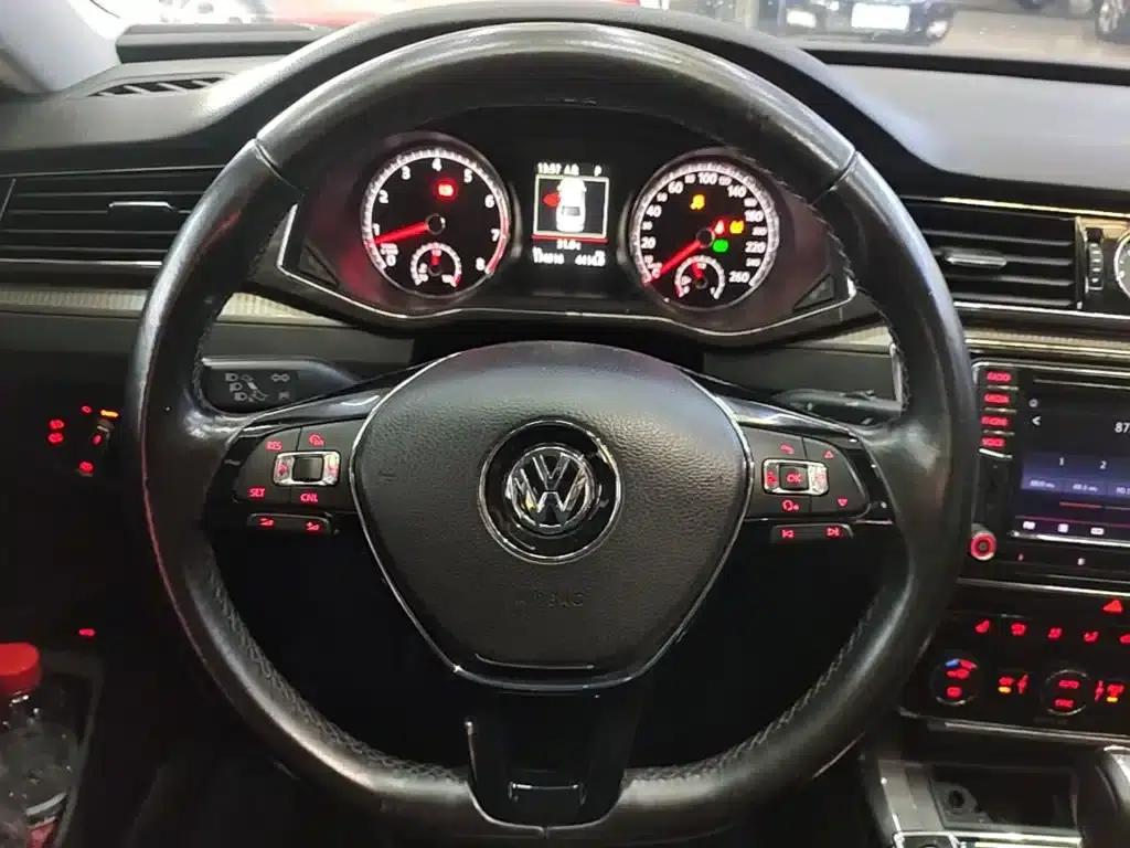 2016 Passat 330TSI DSG Royal Edition — миниатюра 11