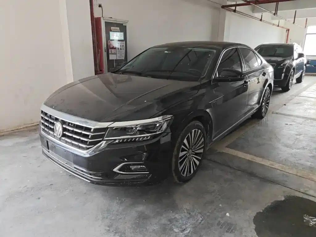 2020 Volkswagen Passat 330TSI Luxury Edition (China VI Emission Standard) — миниатюра 1