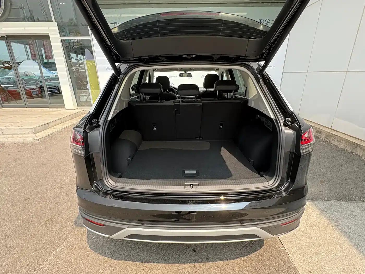 Tayron 2026 Model 30 Million Unit Selection Edition 300TSI — миниатюра 11