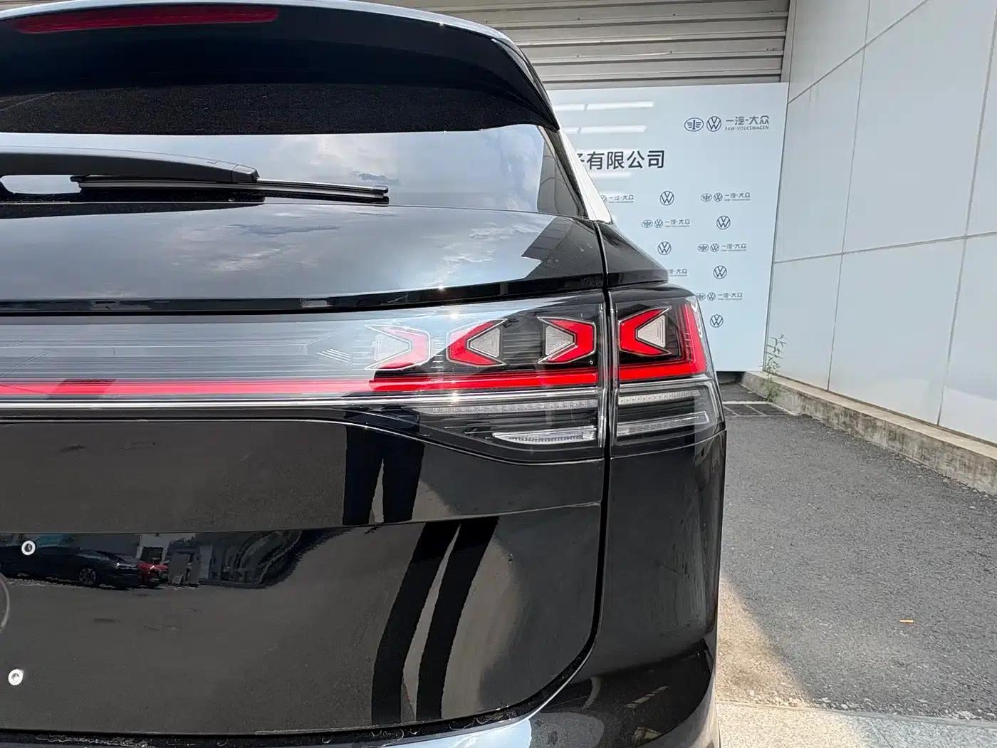 Tayron 2026 Model 30 Million Unit Selection Edition 300TSI — миниатюра 12