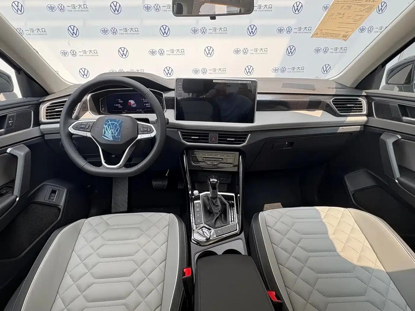 Tayron 2026 Model 30 Million Unit Selection Edition 300TSI — миниатюра 4