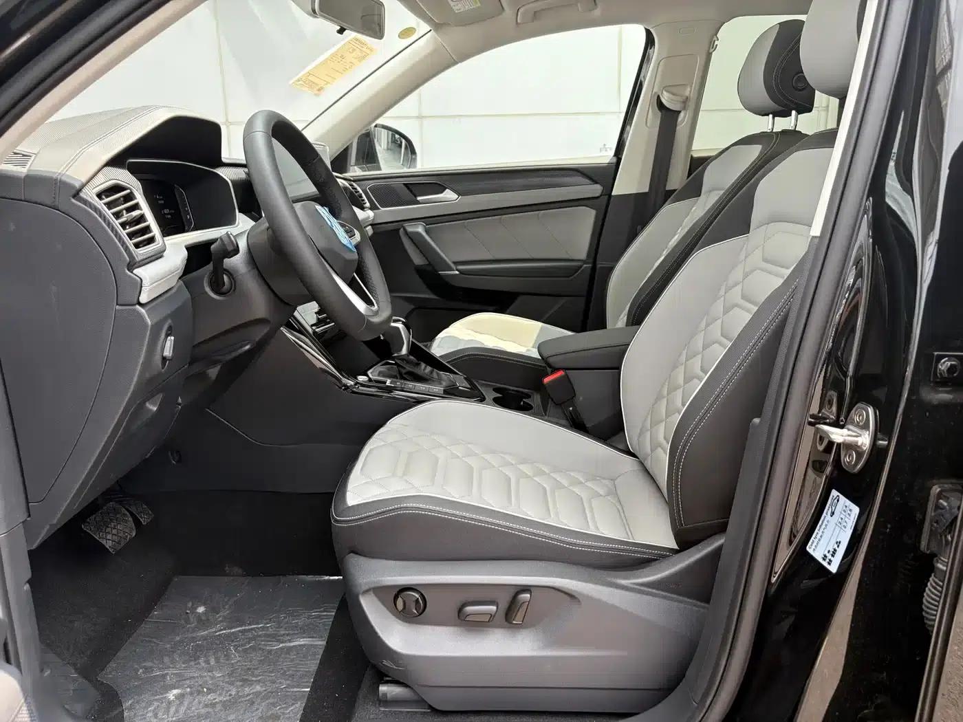 Tayron 2026 Model 30 Million Unit Selection Edition 300TSI — миниатюра 5