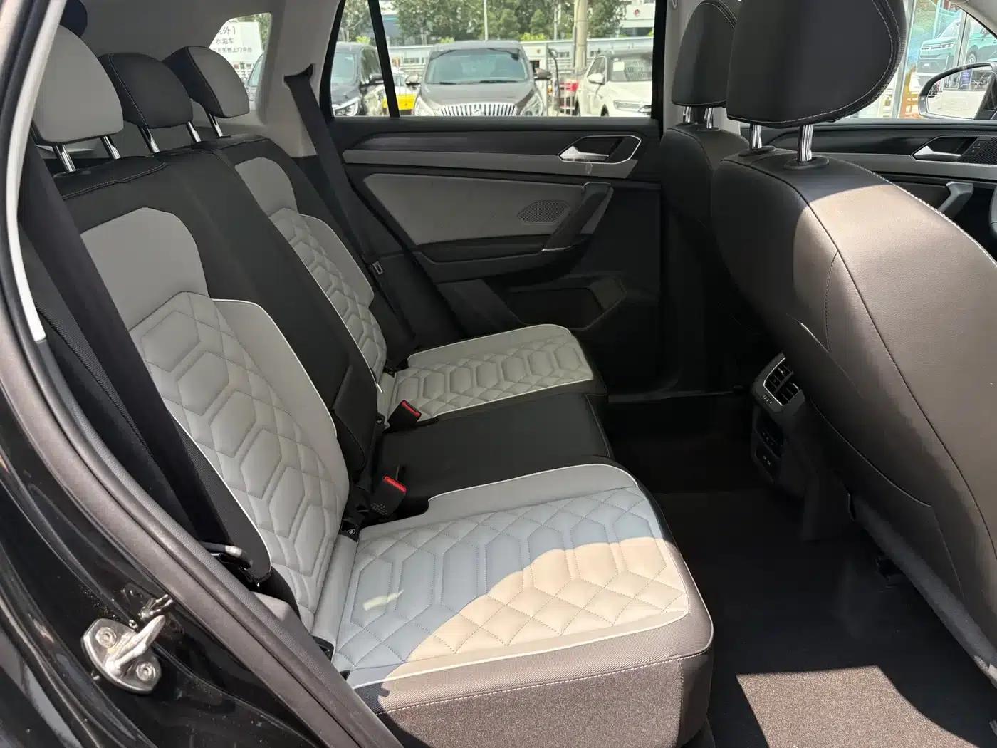 Tayron 2026 Model 30 Million Unit Selection Edition 300TSI — миниатюра 6
