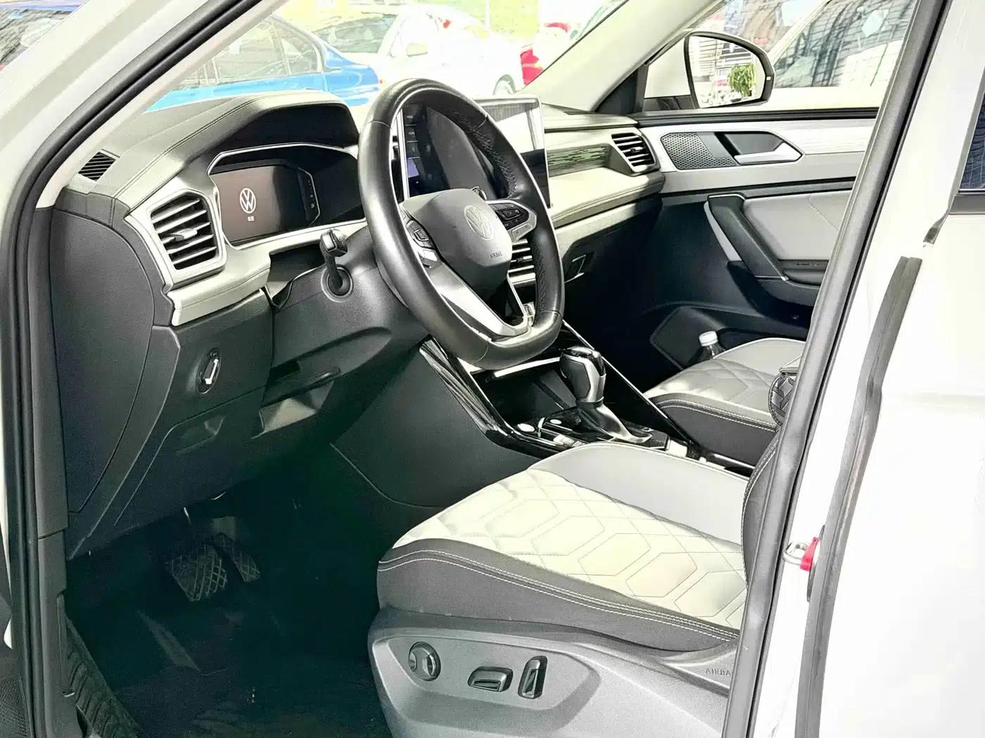 Tayron 2023 330TSI 2WD R-Line High-Performance Edition — миниатюра 4