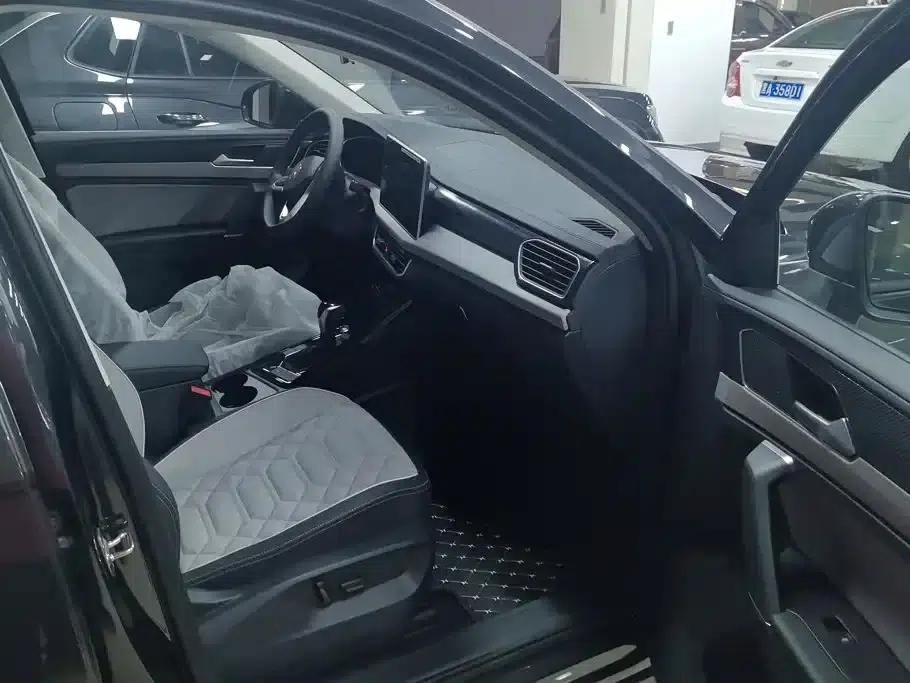 Tayron 2025 Popular Edition 300TSI — миниатюра 8
