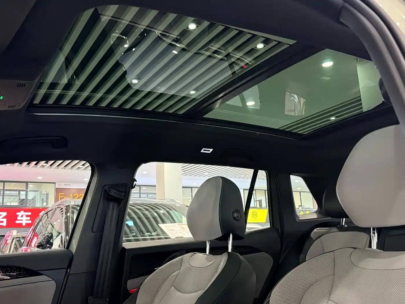 Tayron 2025 Model, Tayron L 380TSI 4WD Luxury Easy Package — миниатюра 17